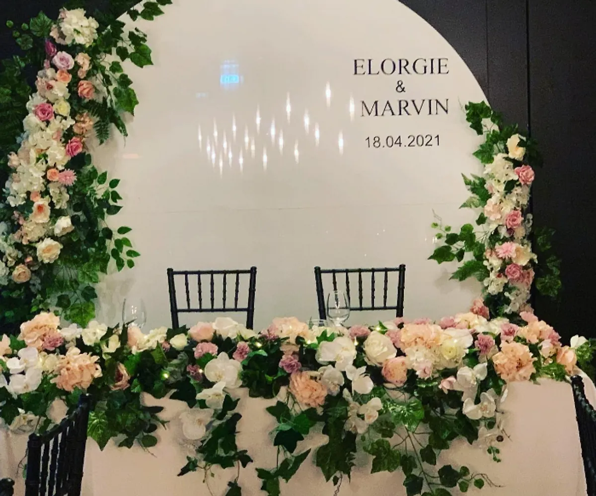 Bridal table flowers