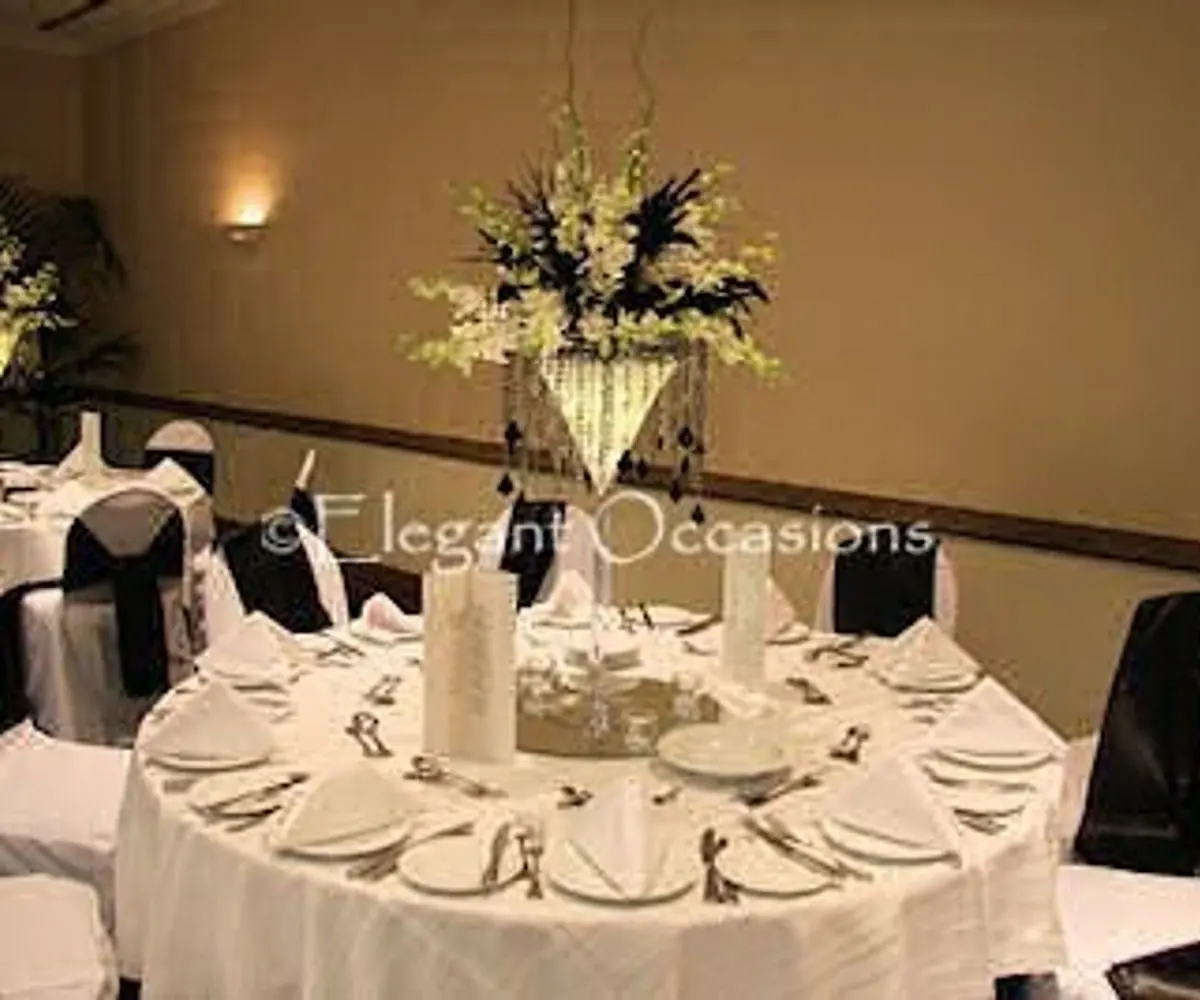 black and wwhite centrepieces