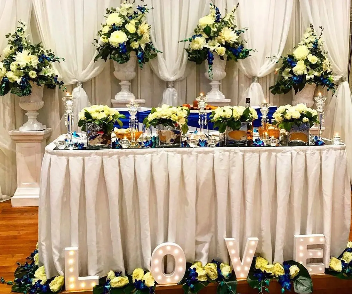 bridal table flowers