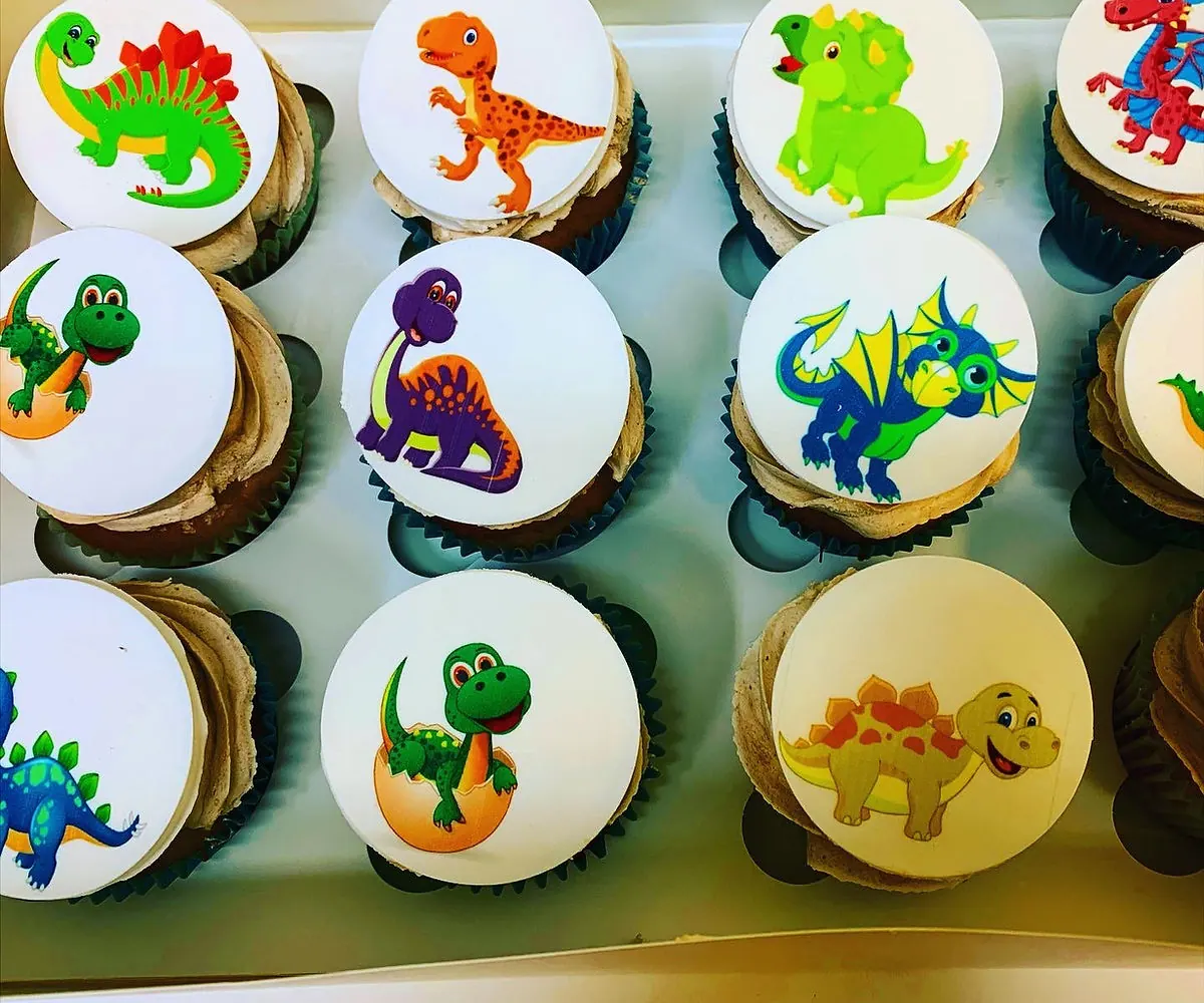 themed cupcakes