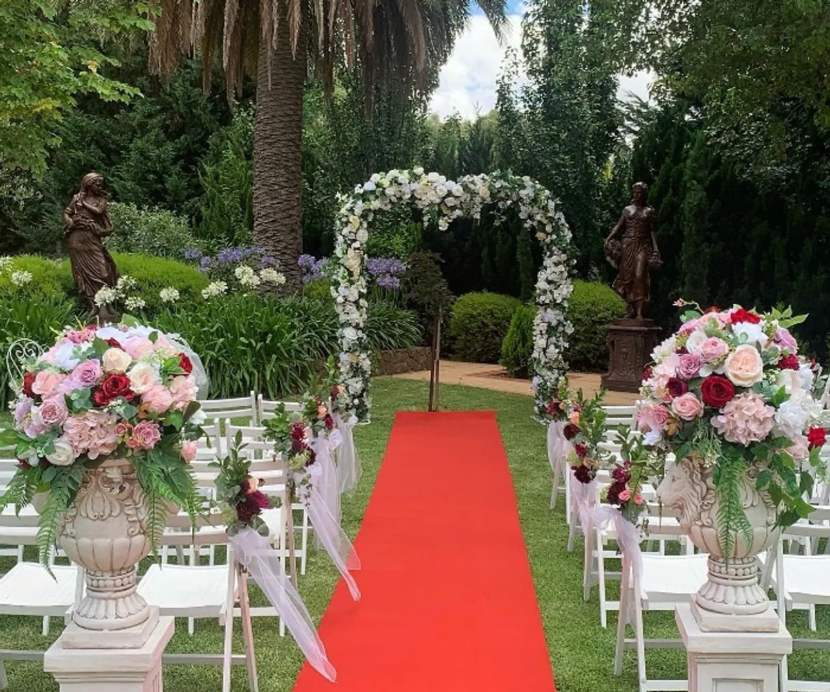 Artificial flowers aisle