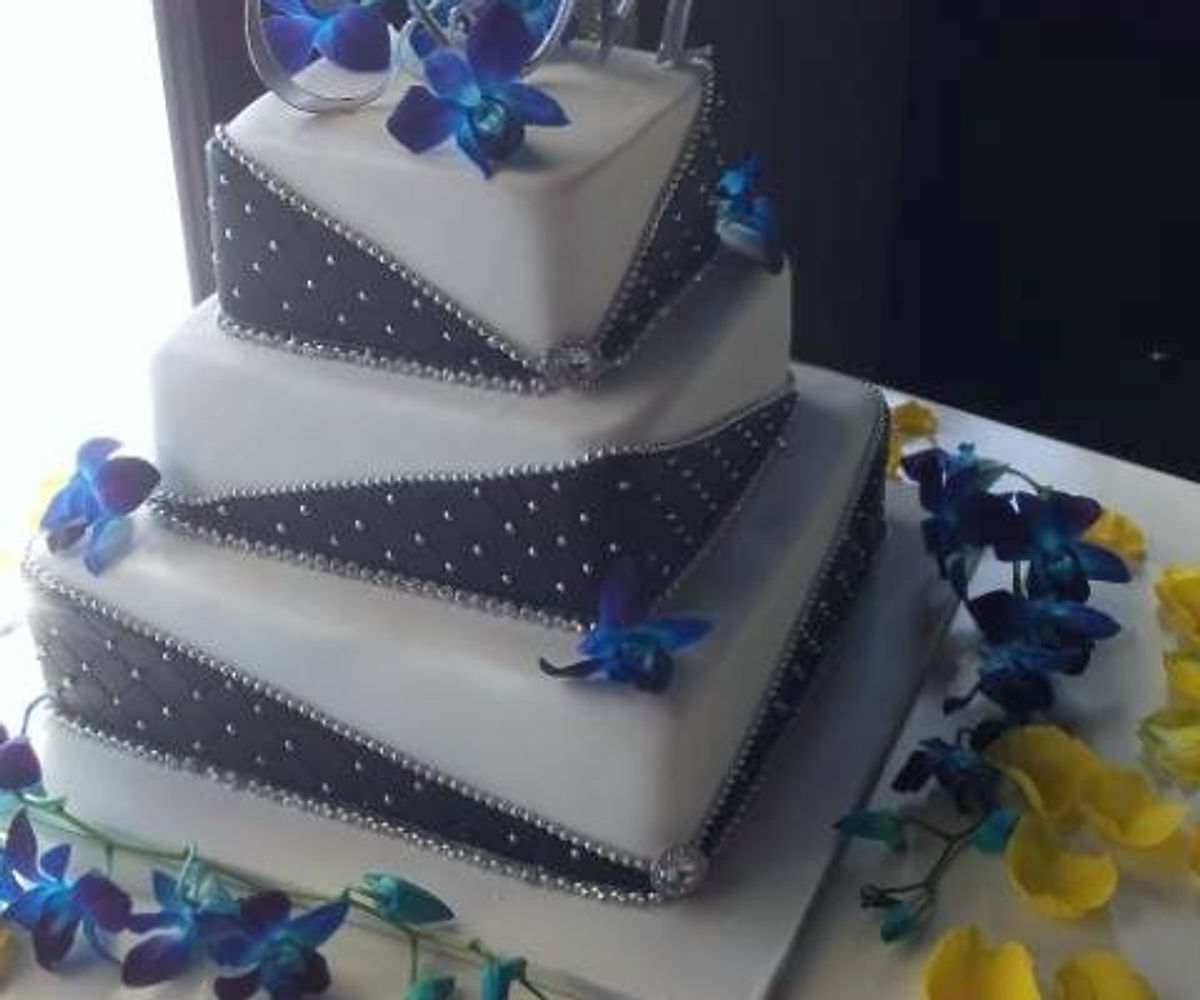 Black and white wedding cake