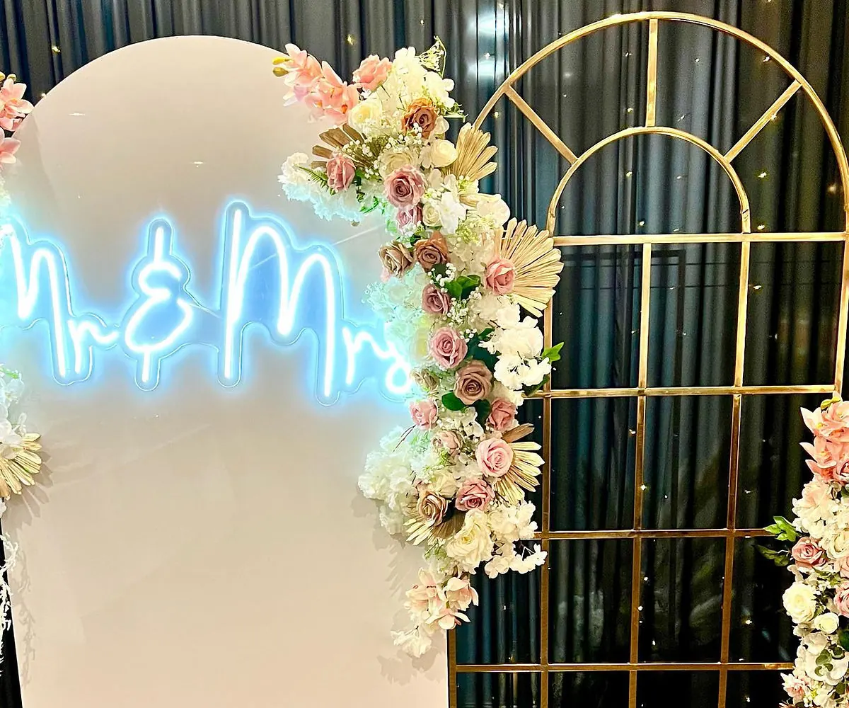 Neon sign arch