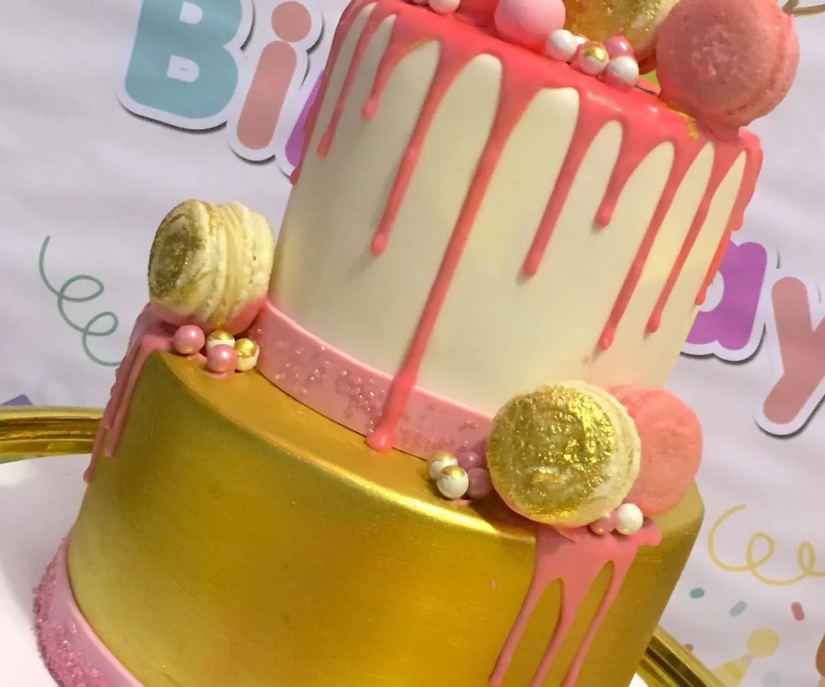 Macaroons and drip cake
