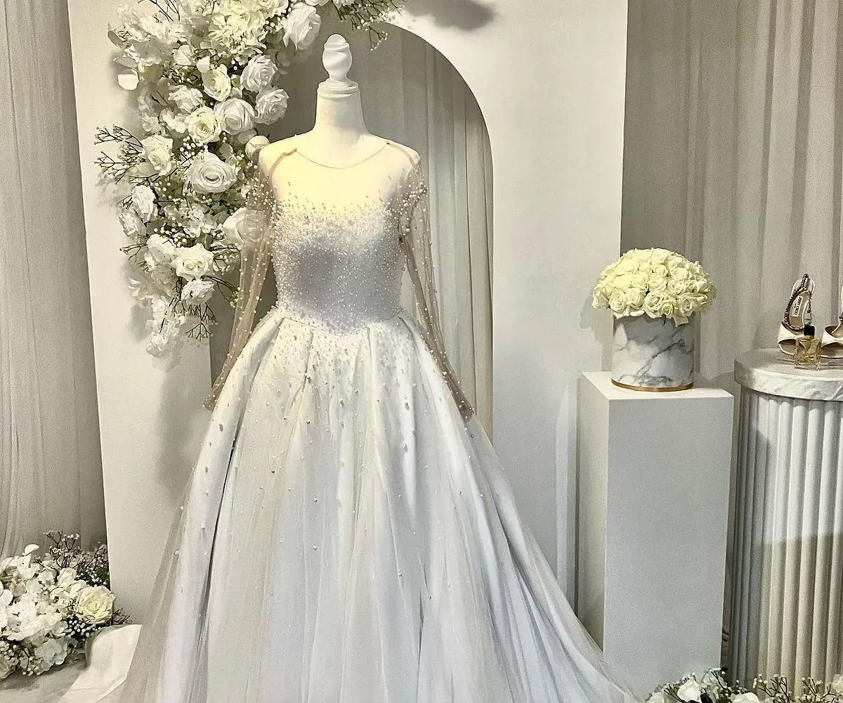 Window backdrop arch