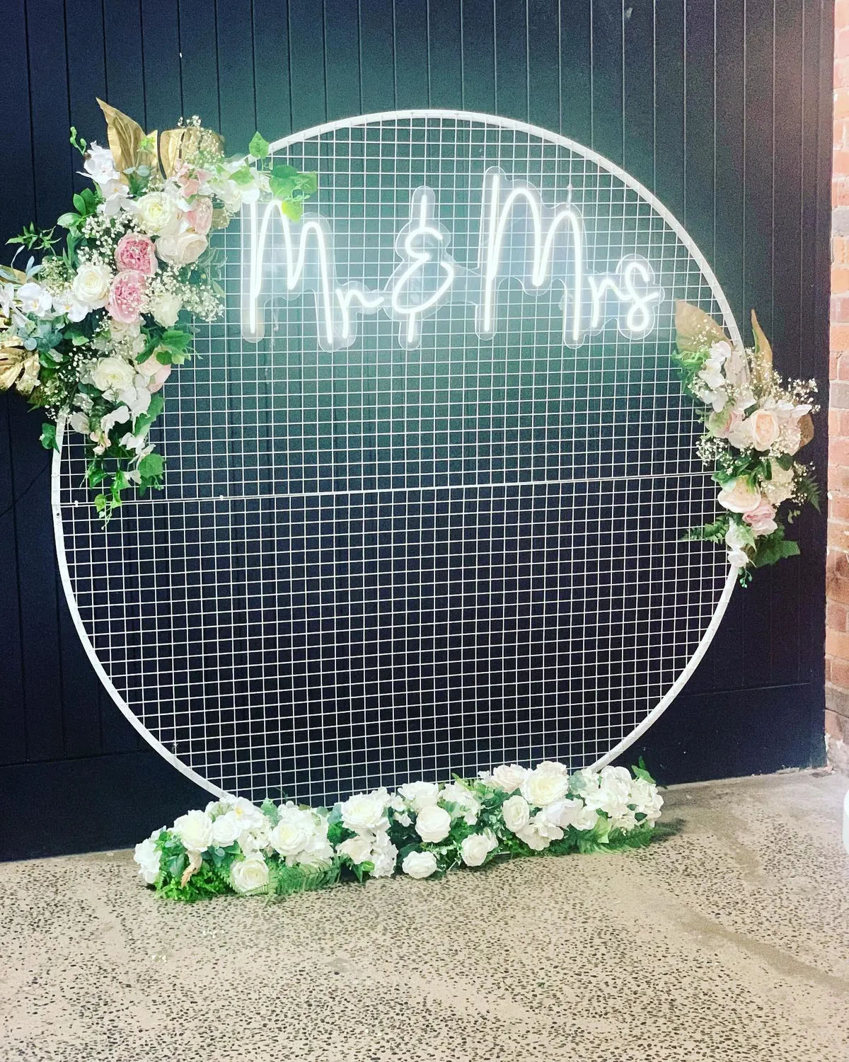 Round Arch Flowers for pink and white flowers