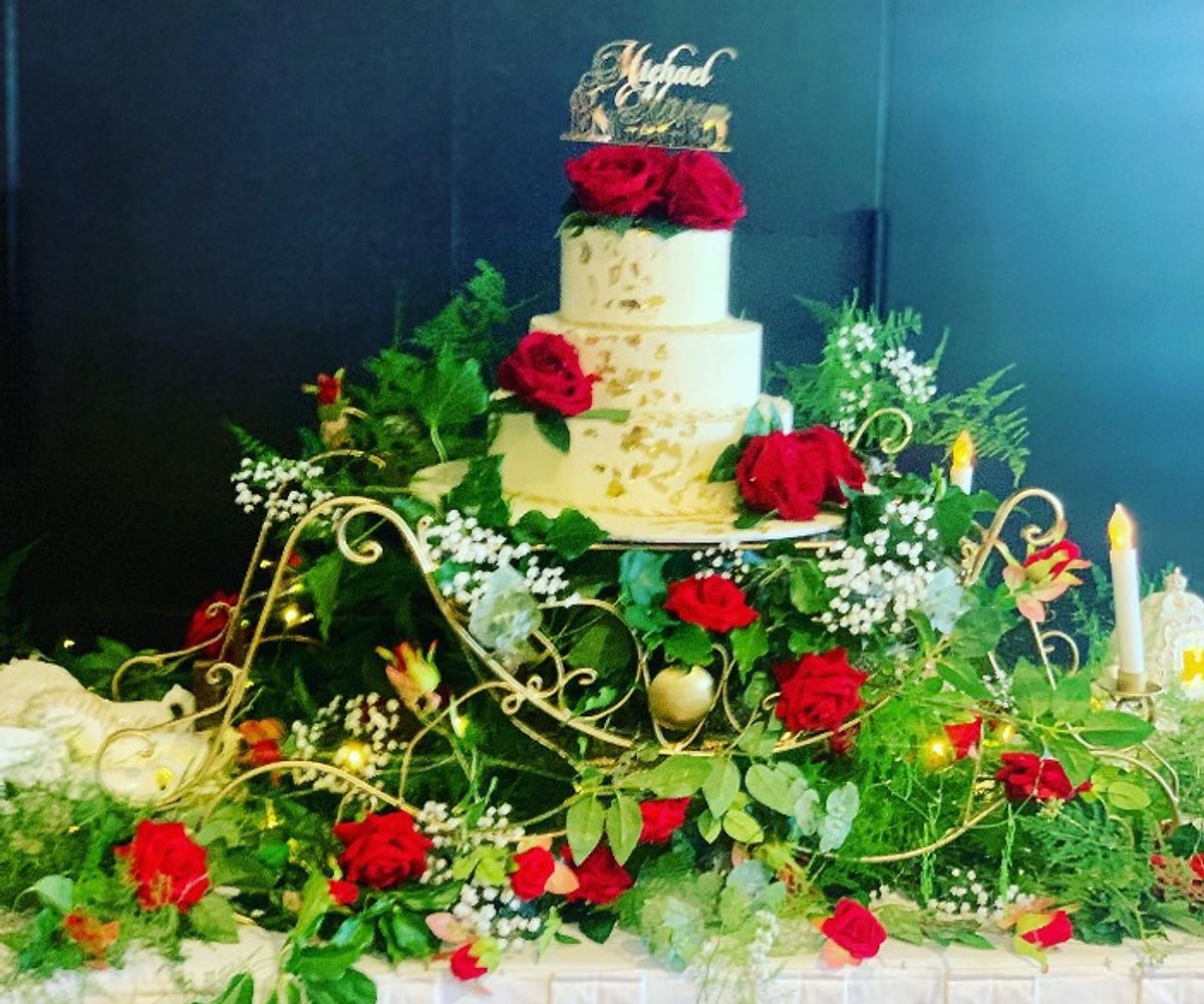 chariot wedding cake