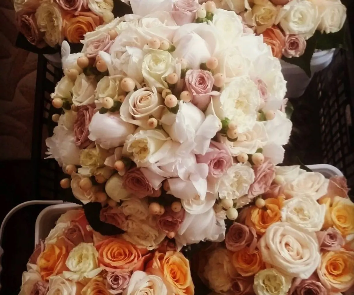 peach wedding flowers