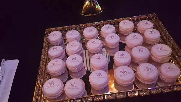 Monogrammed Macaroons for Macaroons