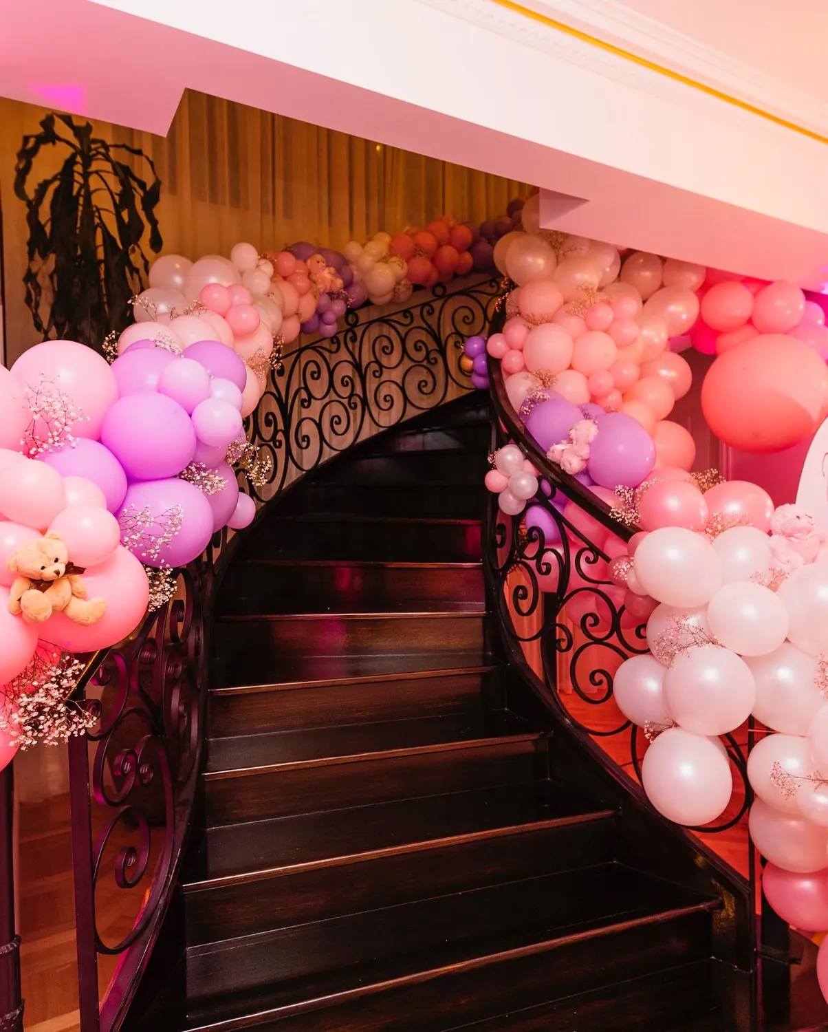 Staircase Balloons for Staircase decor