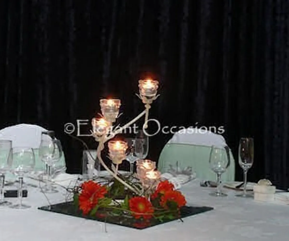 Tealight candle holder