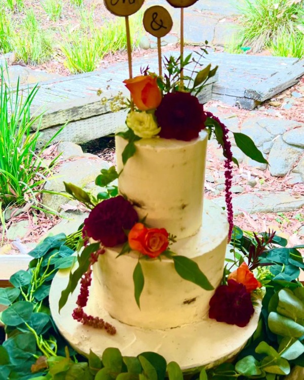 Rustic Semi Nude Cake for Rustic Elegance