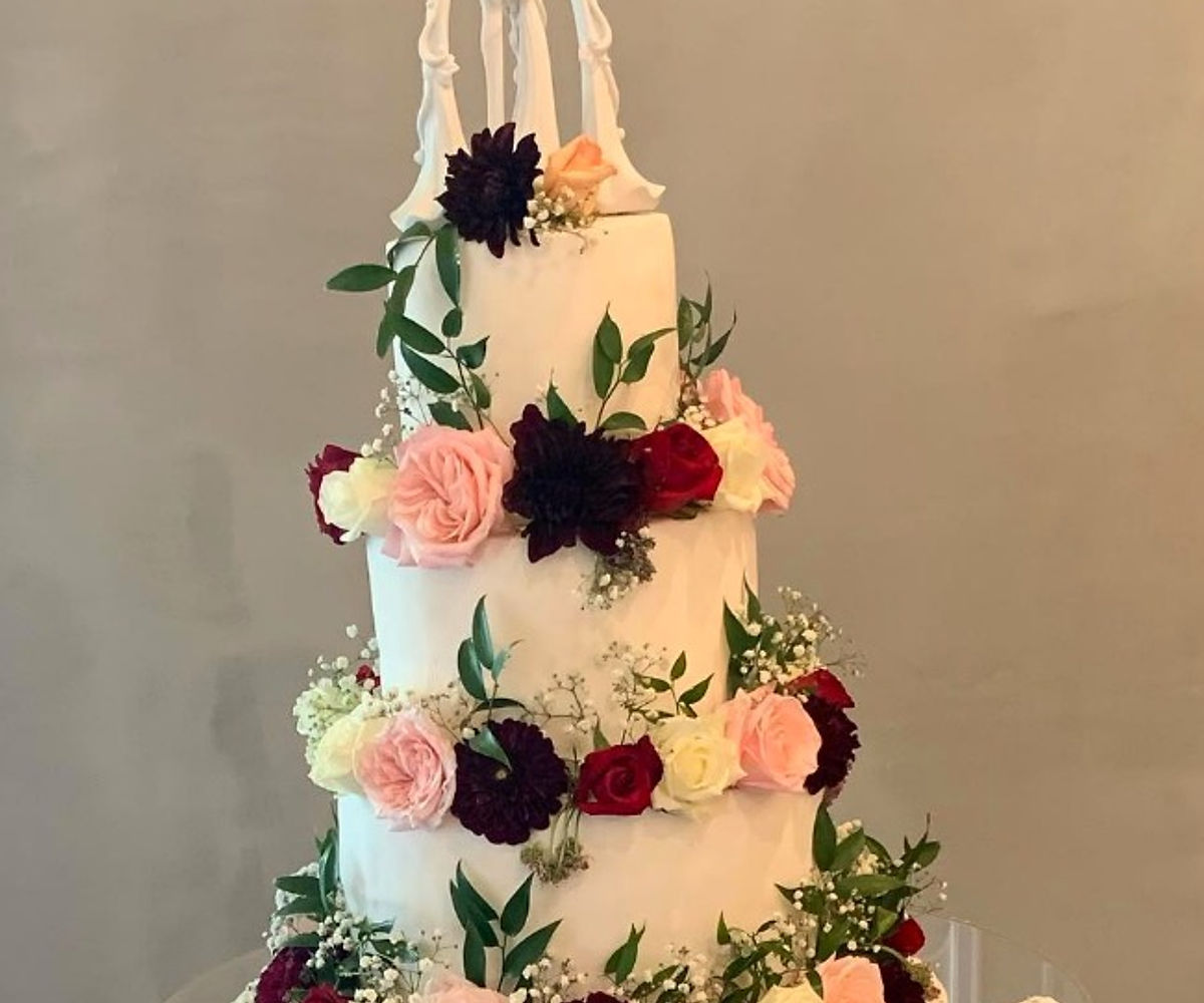 bride and groom topper cake