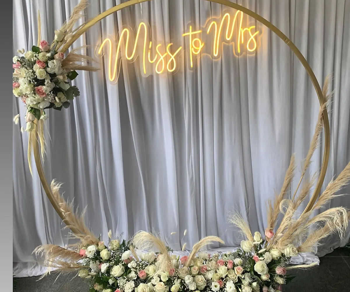 Miss to Mrs arch