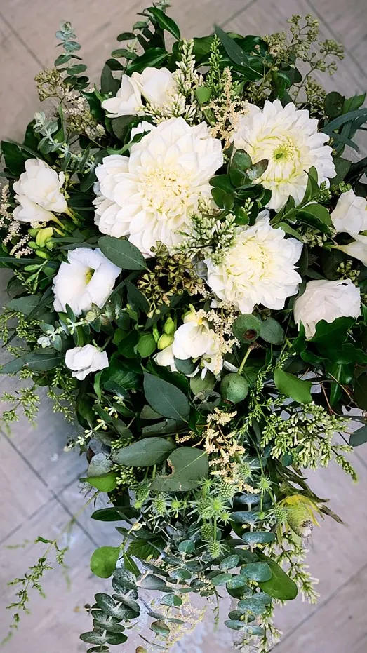 Mixde White Flower Bouquet for White gerberas and lizianthus