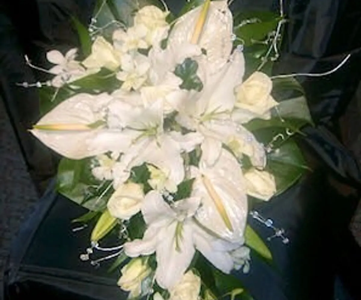 White teardrop boquets