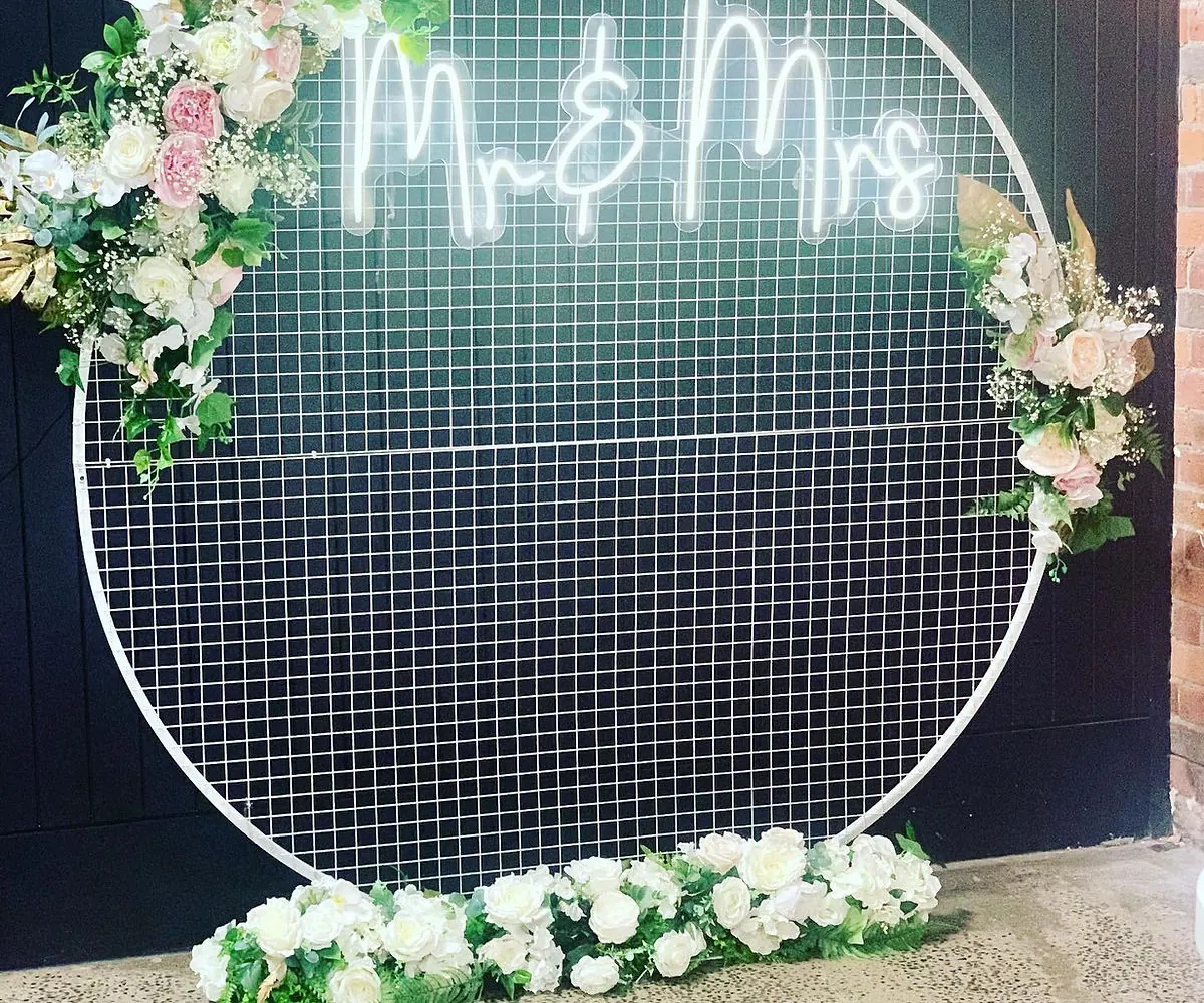 Round mesh backdrop