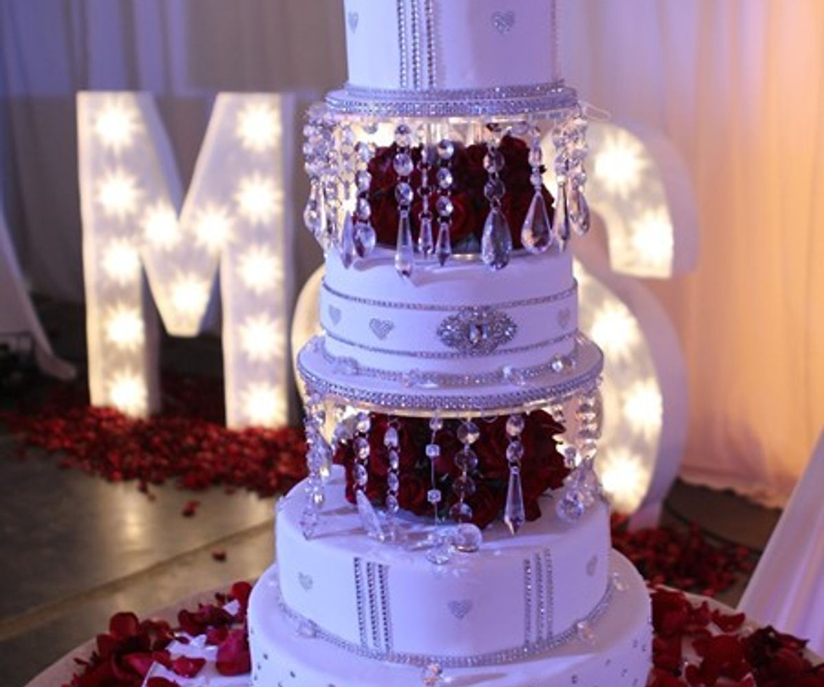 Red and white wedding cake