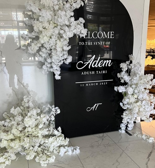 Oval Arch Welcome for Black and White welcome