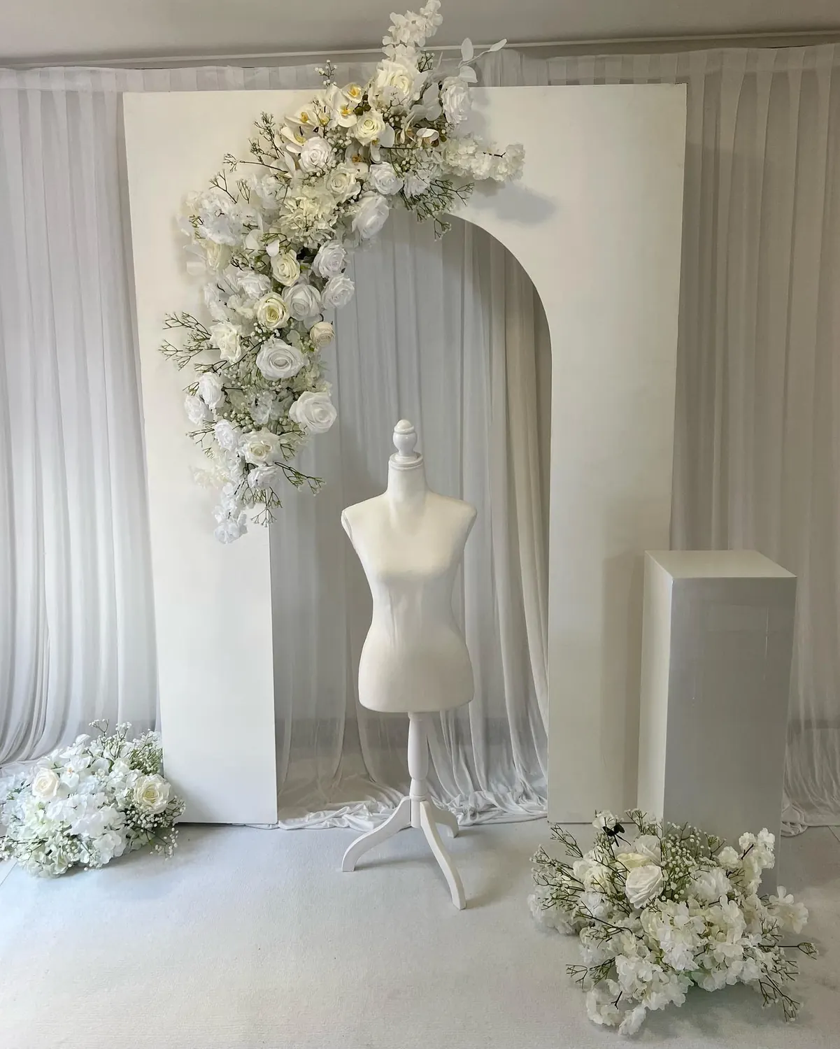 Mannequin For Bridal Room for White bridal room