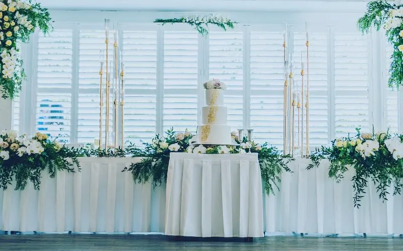 Gold Bridal Table Decor for a touch of gold bridal table