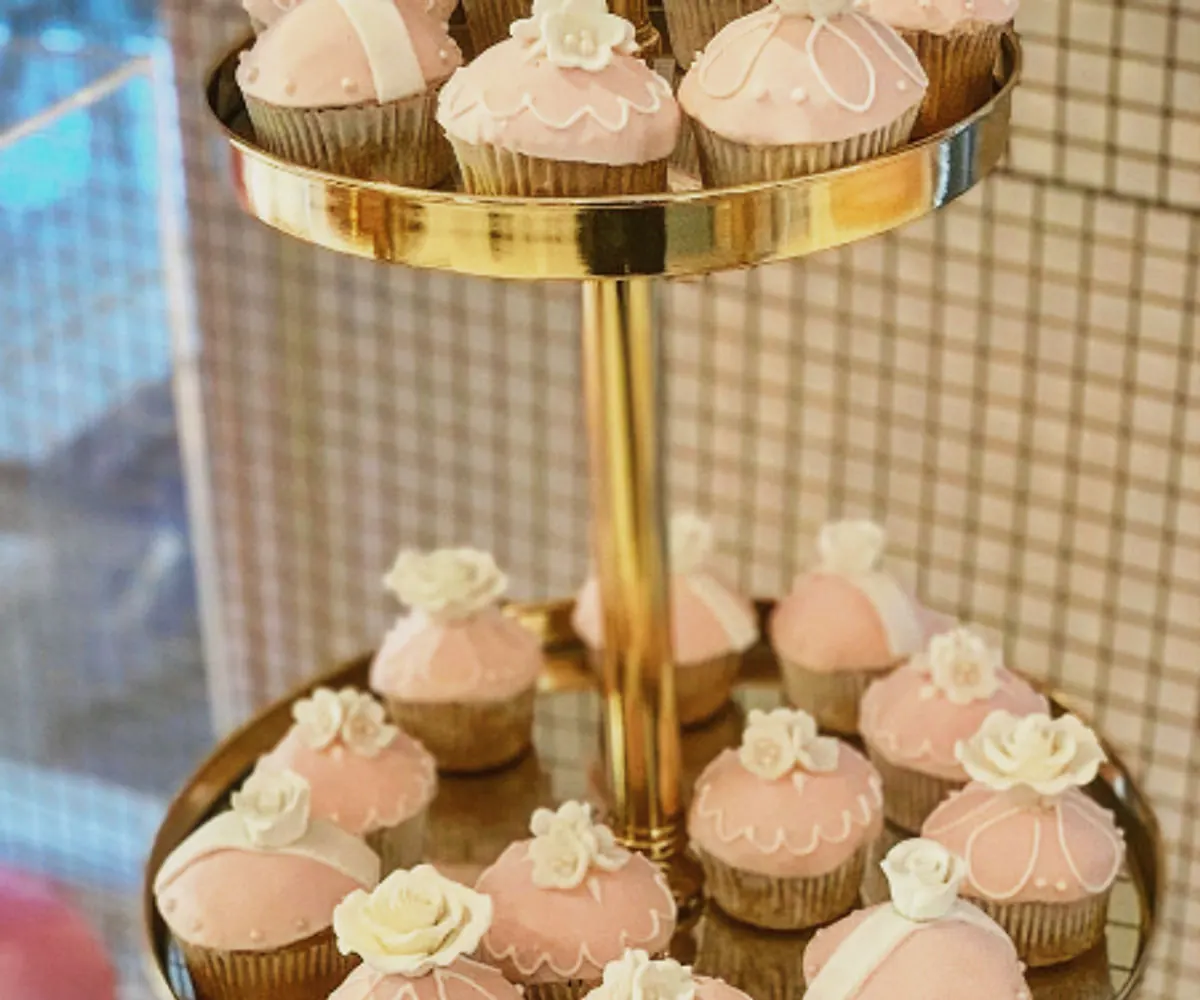 Fondant covered cupcakes