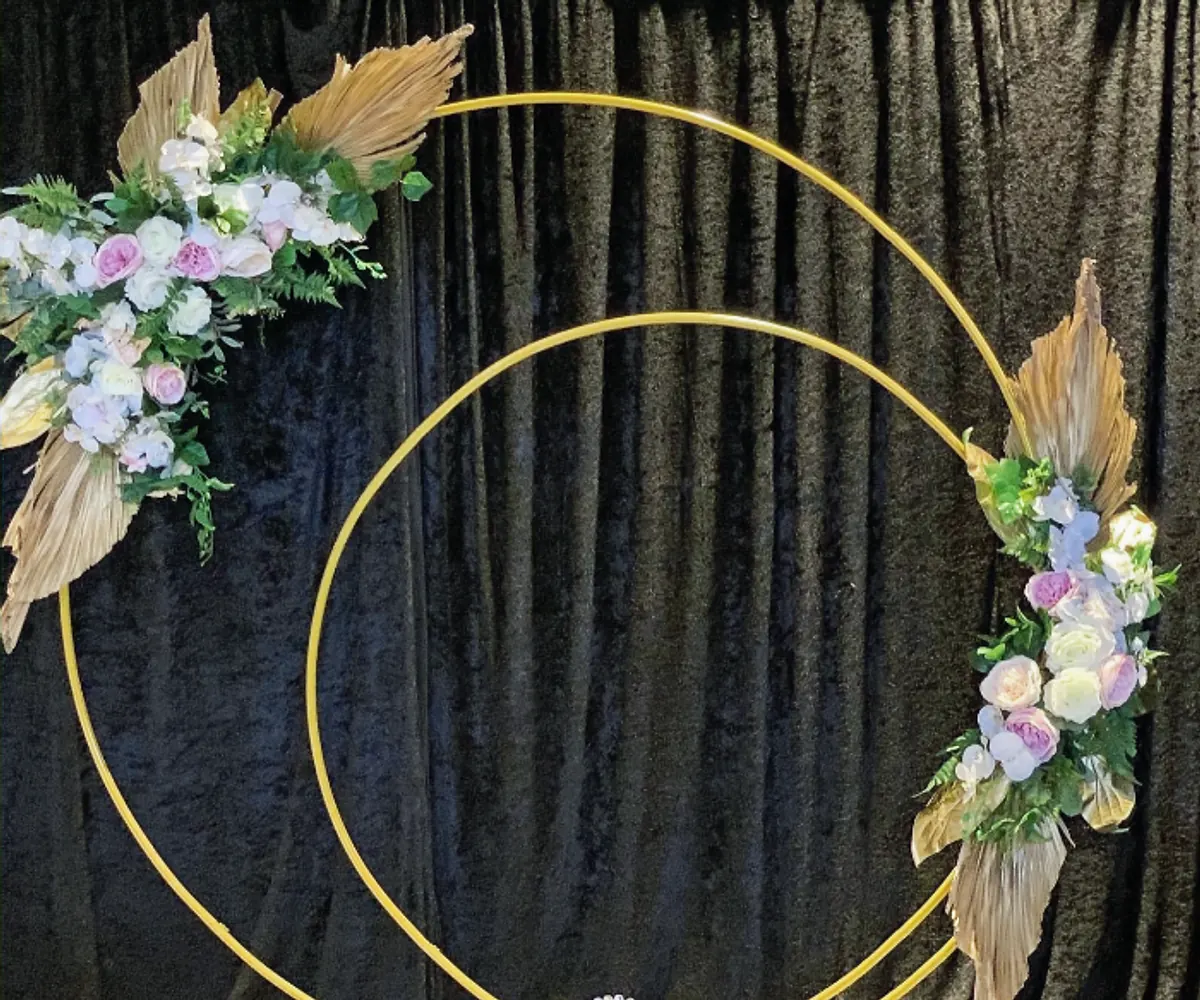 circle arch with flowers