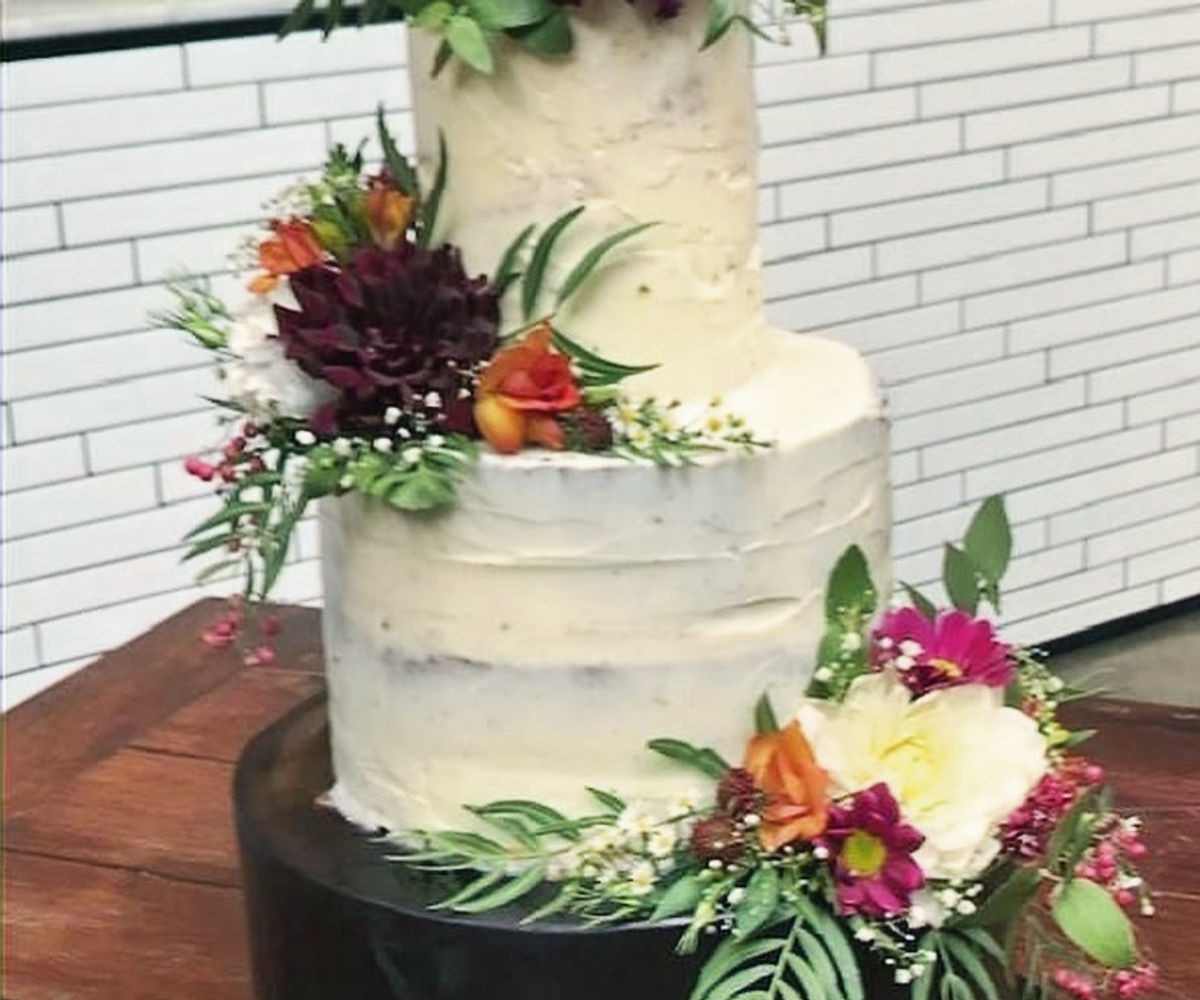 Fondant and buttercream wedding cake