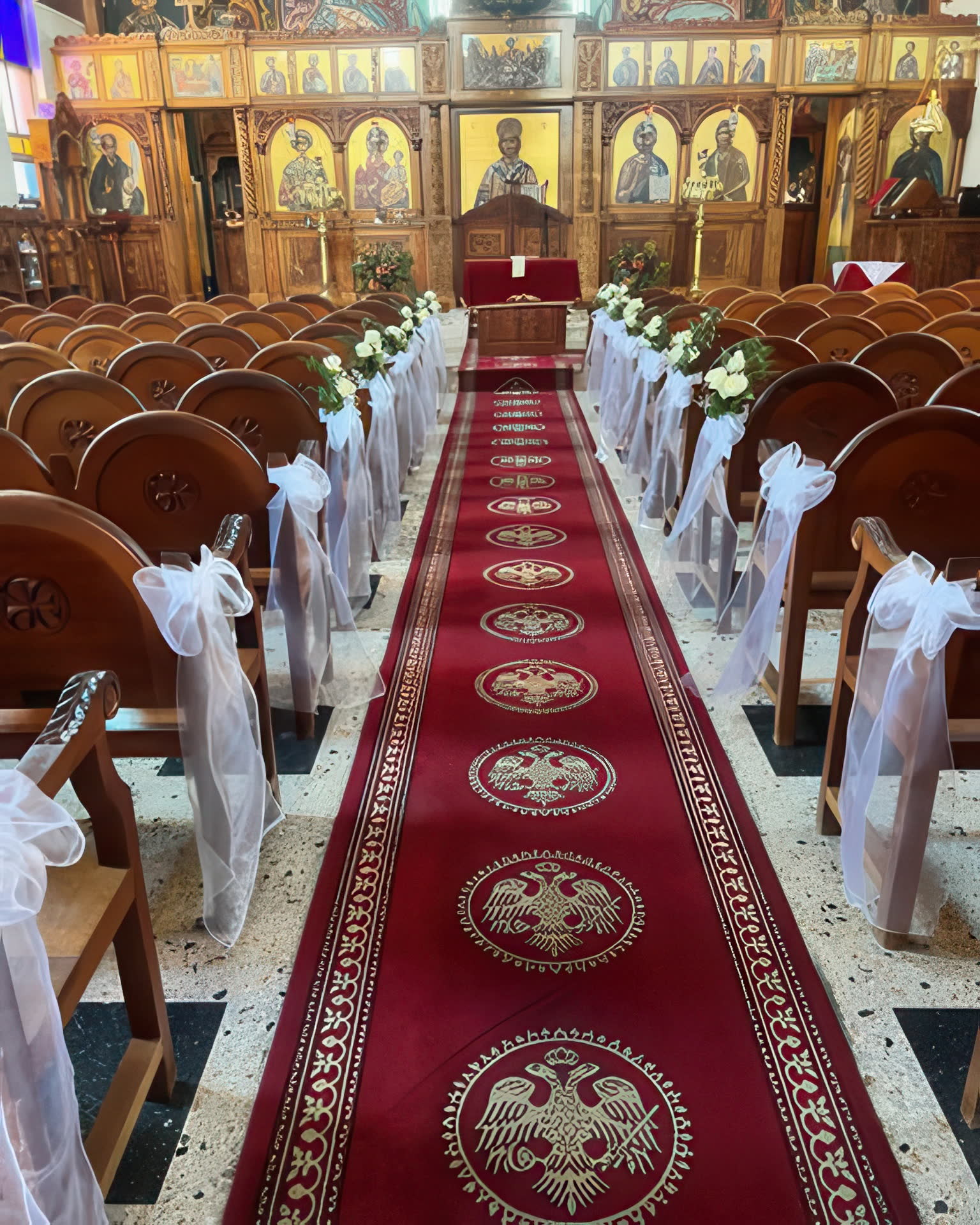 White ceremony aisle