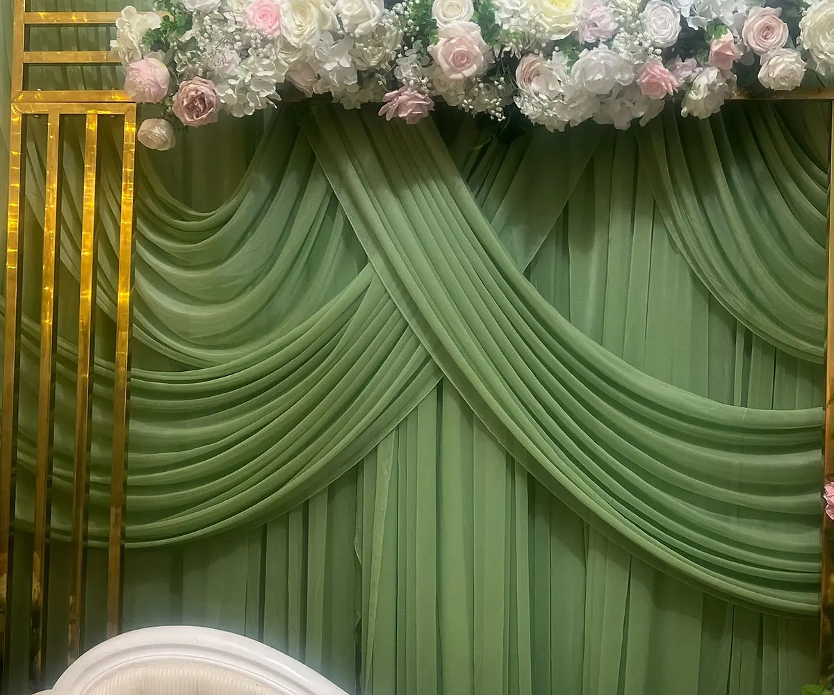 Draping and fowers