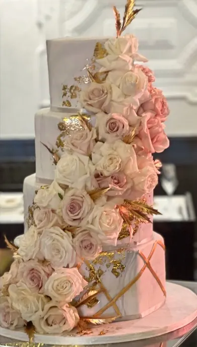 Blush And Gold Cake for Blush roses