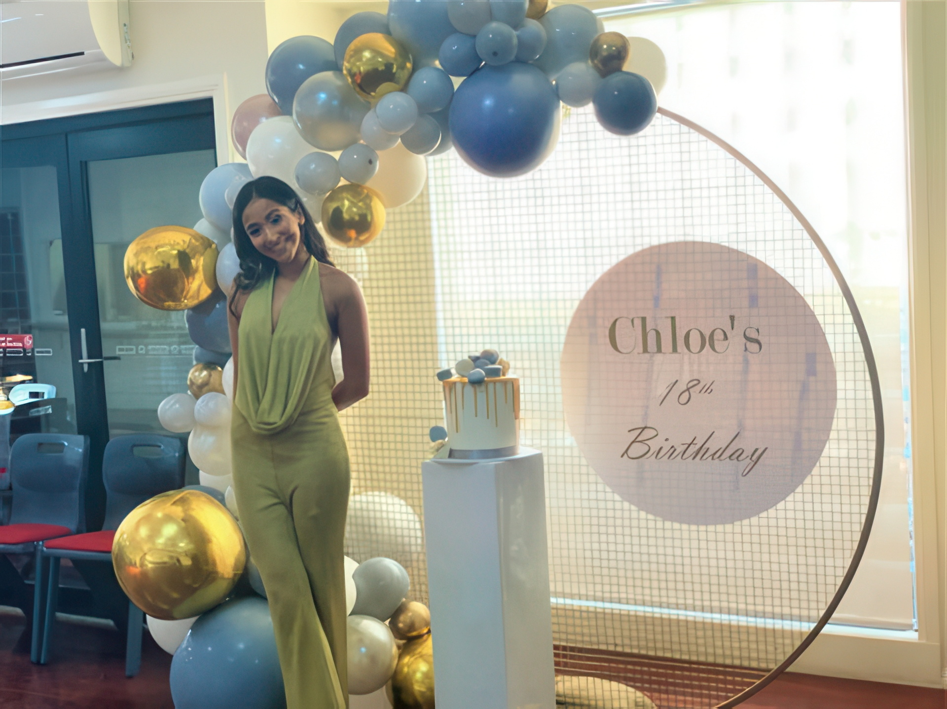 mesh circle and balloons
