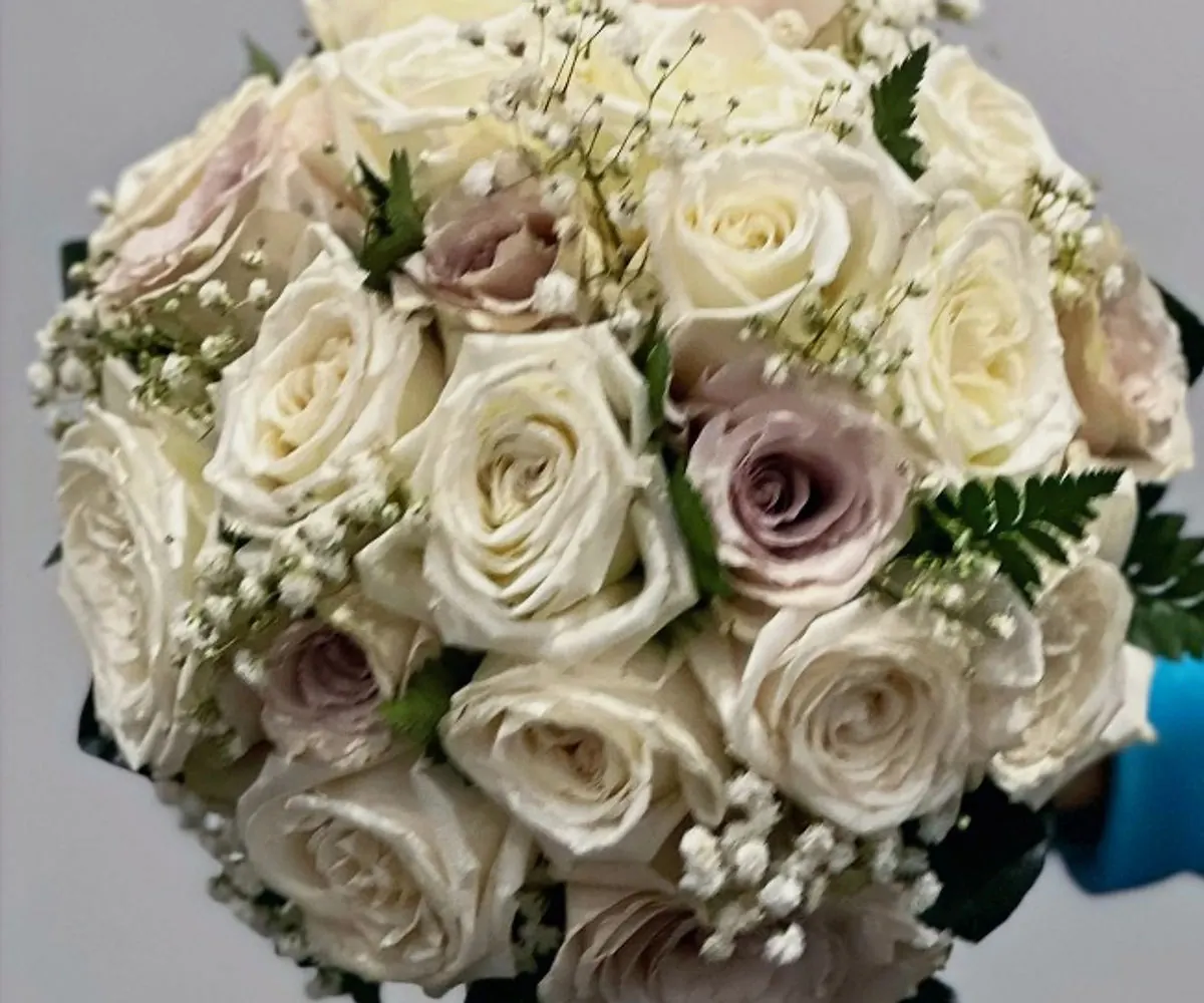 Rose and gyp bouquets