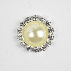 Round Pearl With 12 Diamante Embellishment