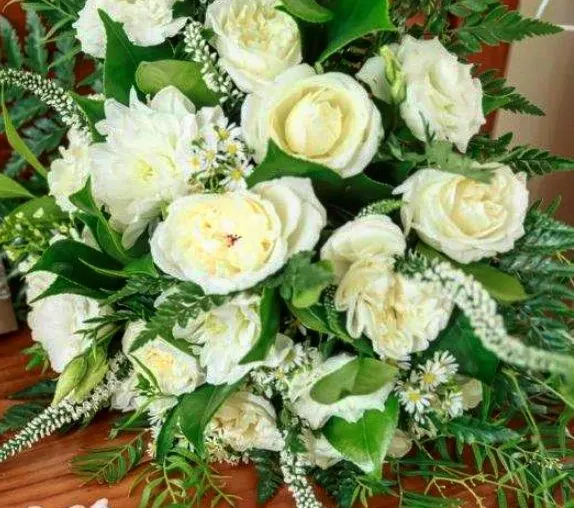 Mix Of White Flowers Bouquet for Roses and veronica